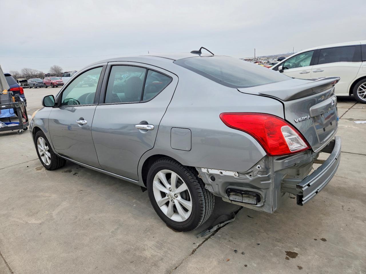 2014 Nissan Versa 1.6 Sl - Фото 2