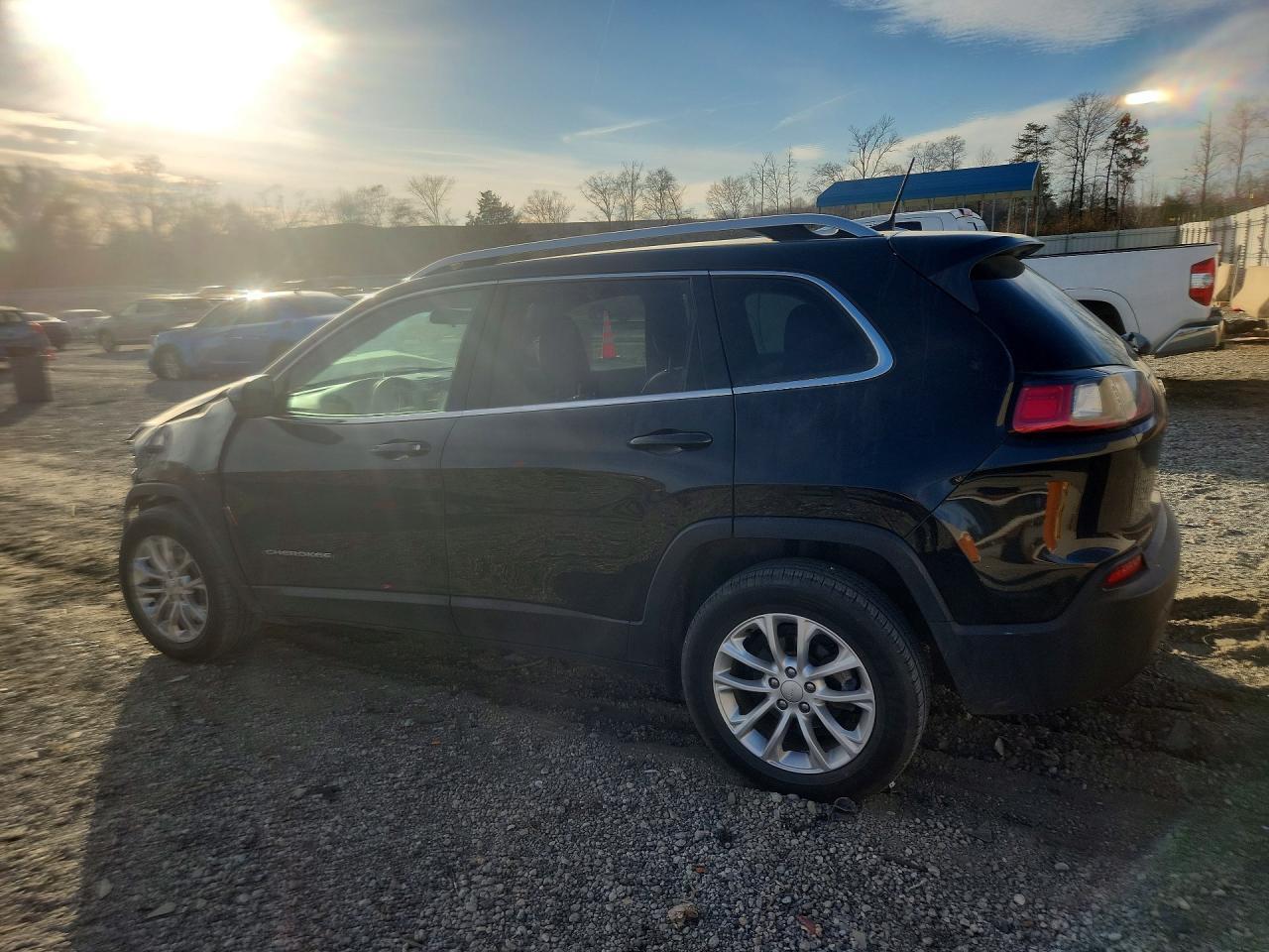 2019 Jeep Cherokee - Фото 2