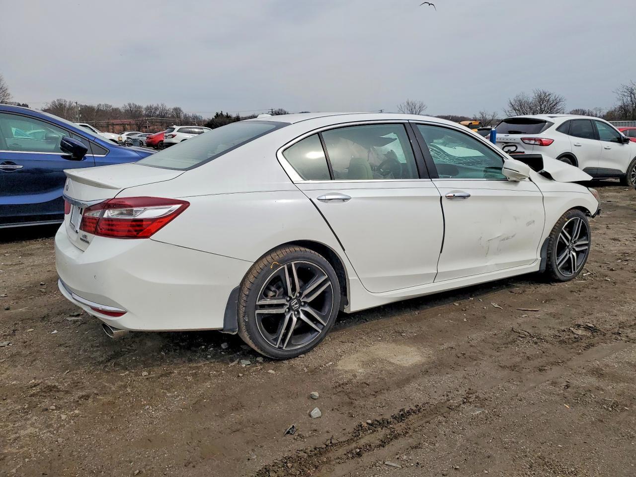 2017 Honda Accord Touring - Image 3