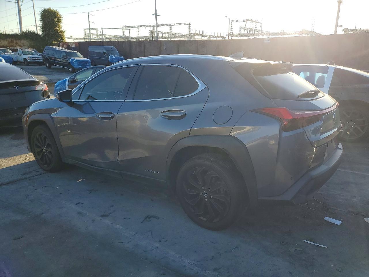 2021 Lexus Ux 250H - Фото 2