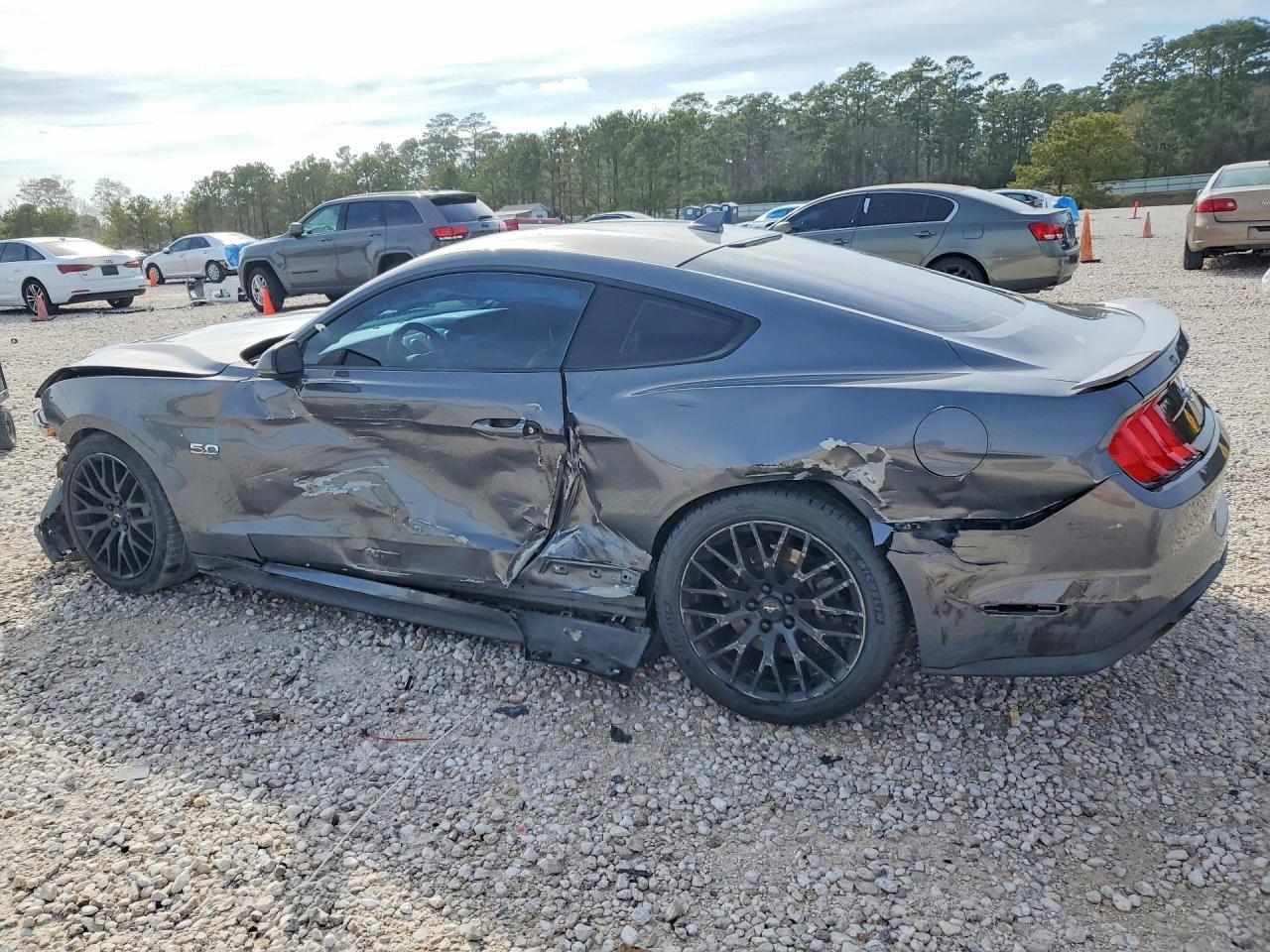 2021 Ford Mustang Gt - Фото 2