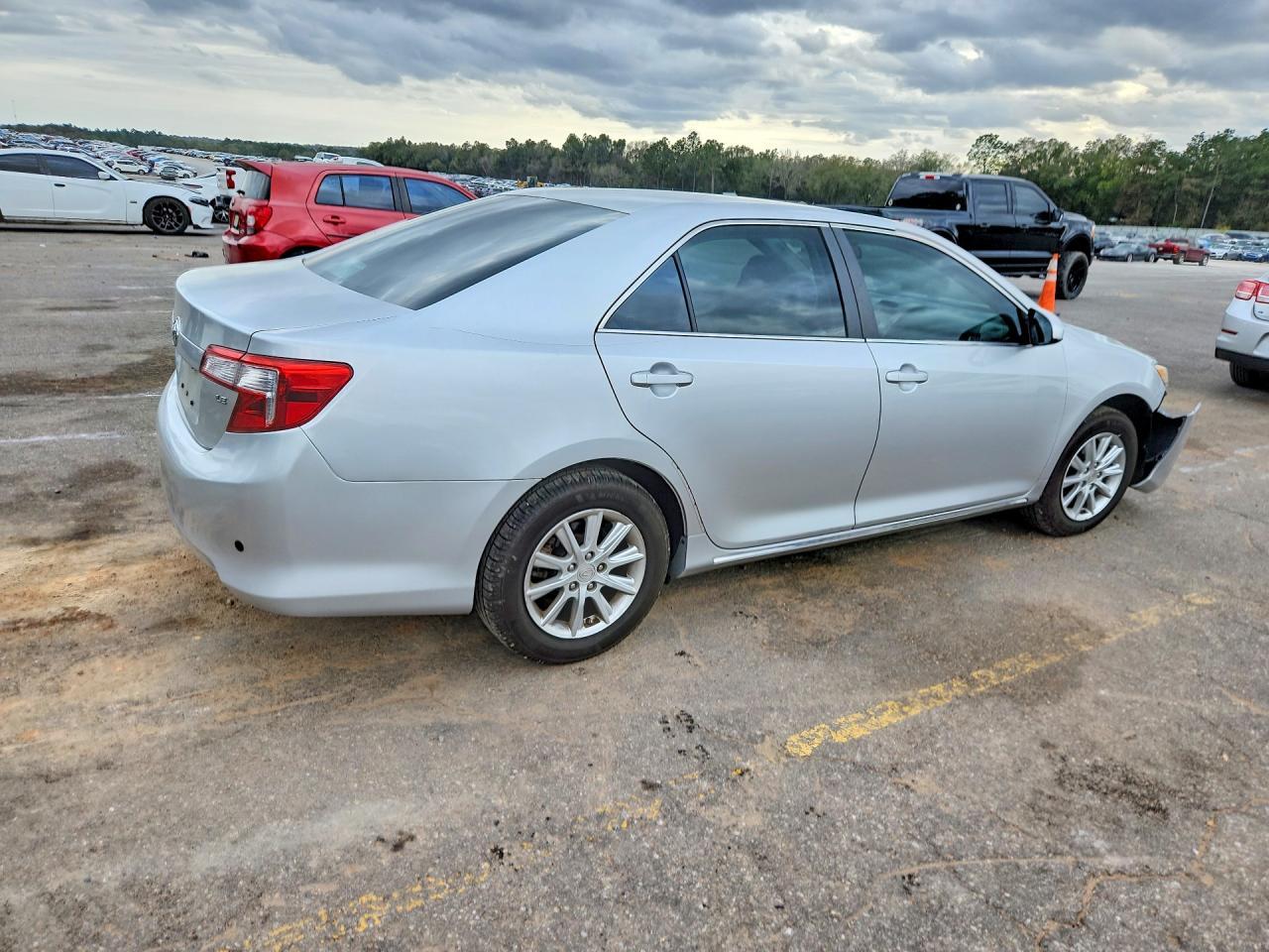 2012 Toyota Camry Le - Фото 3