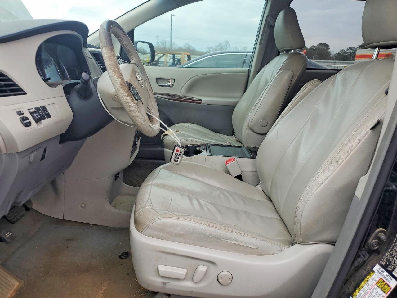 2013 Toyota Sienna Xle - Фото 7