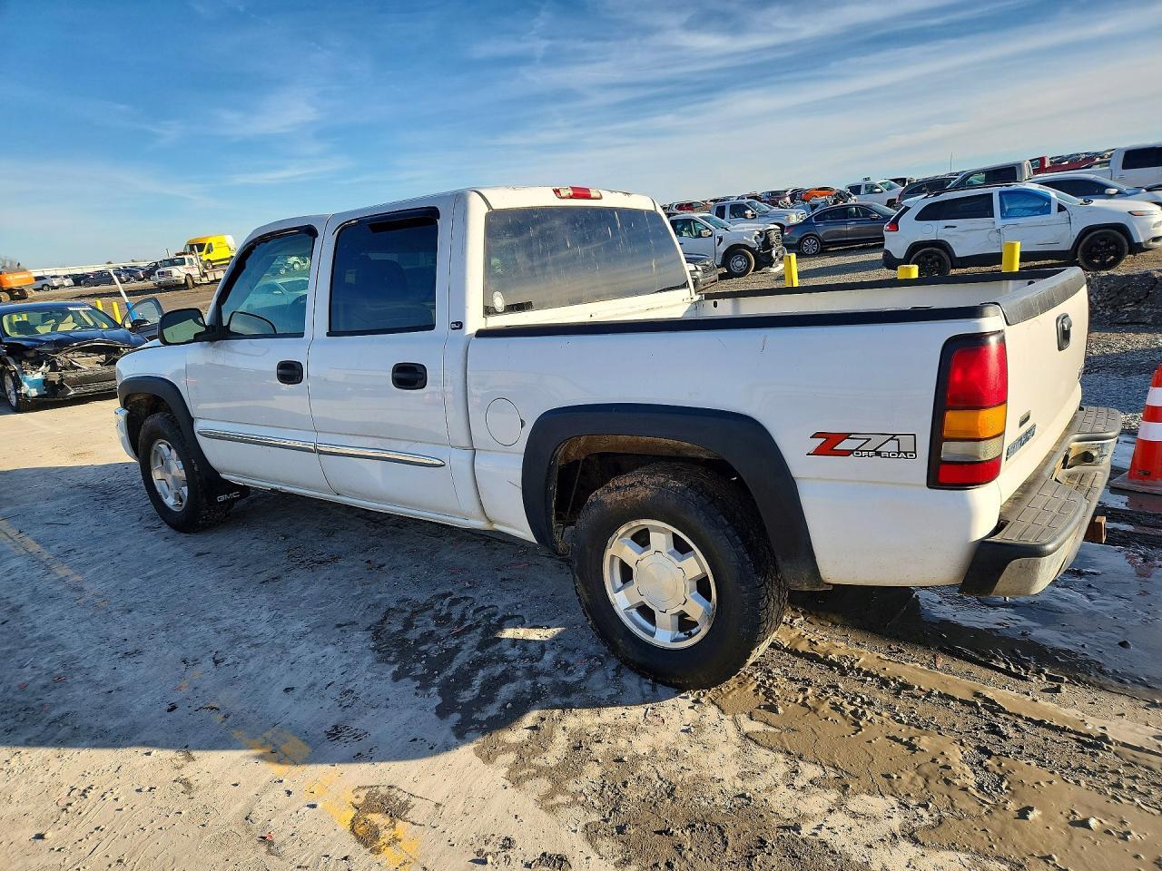 2005 GMC New Sierra K1500 - Фото 2