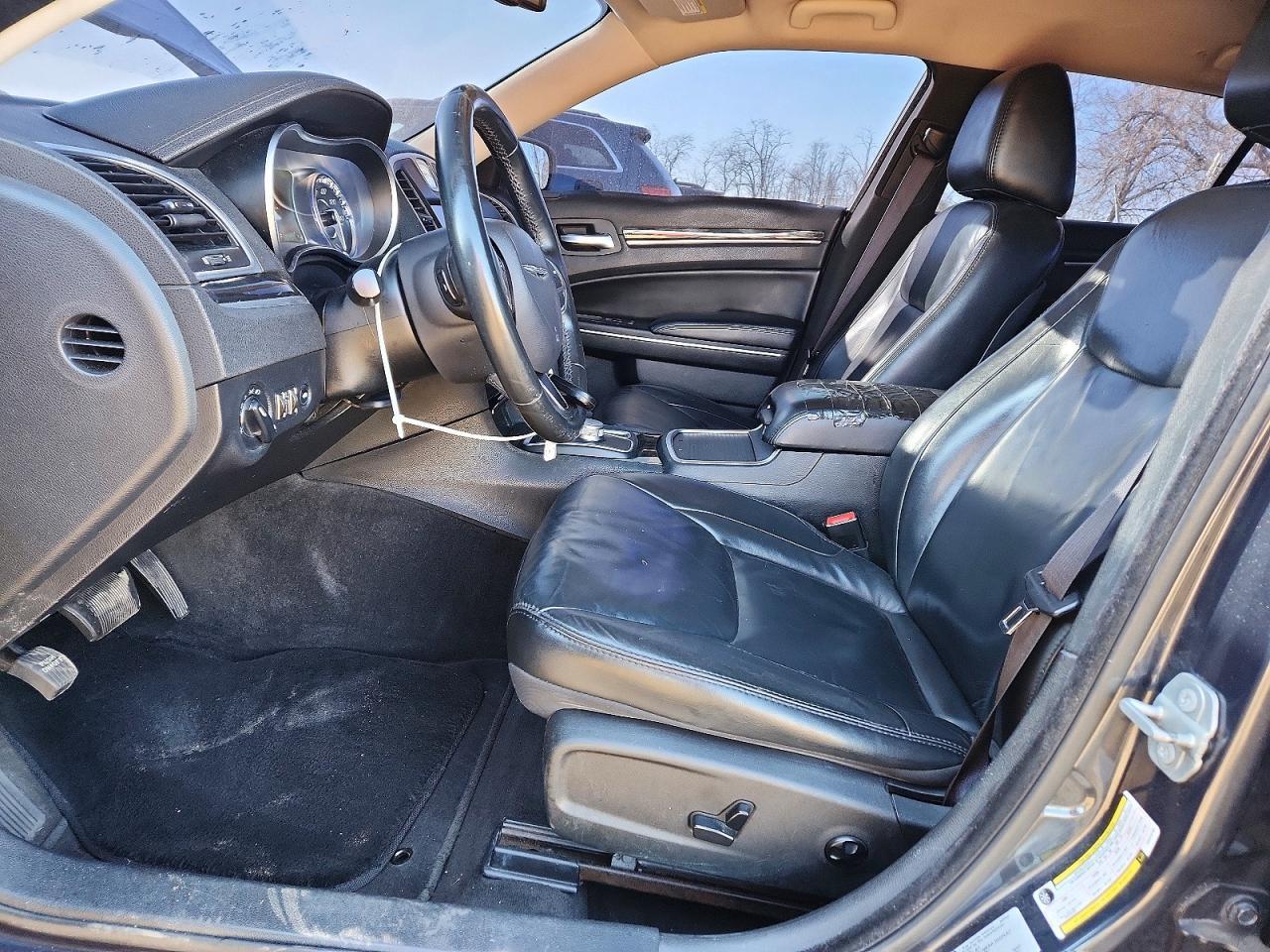 2016 Chrysler 300 Limited - Image 7