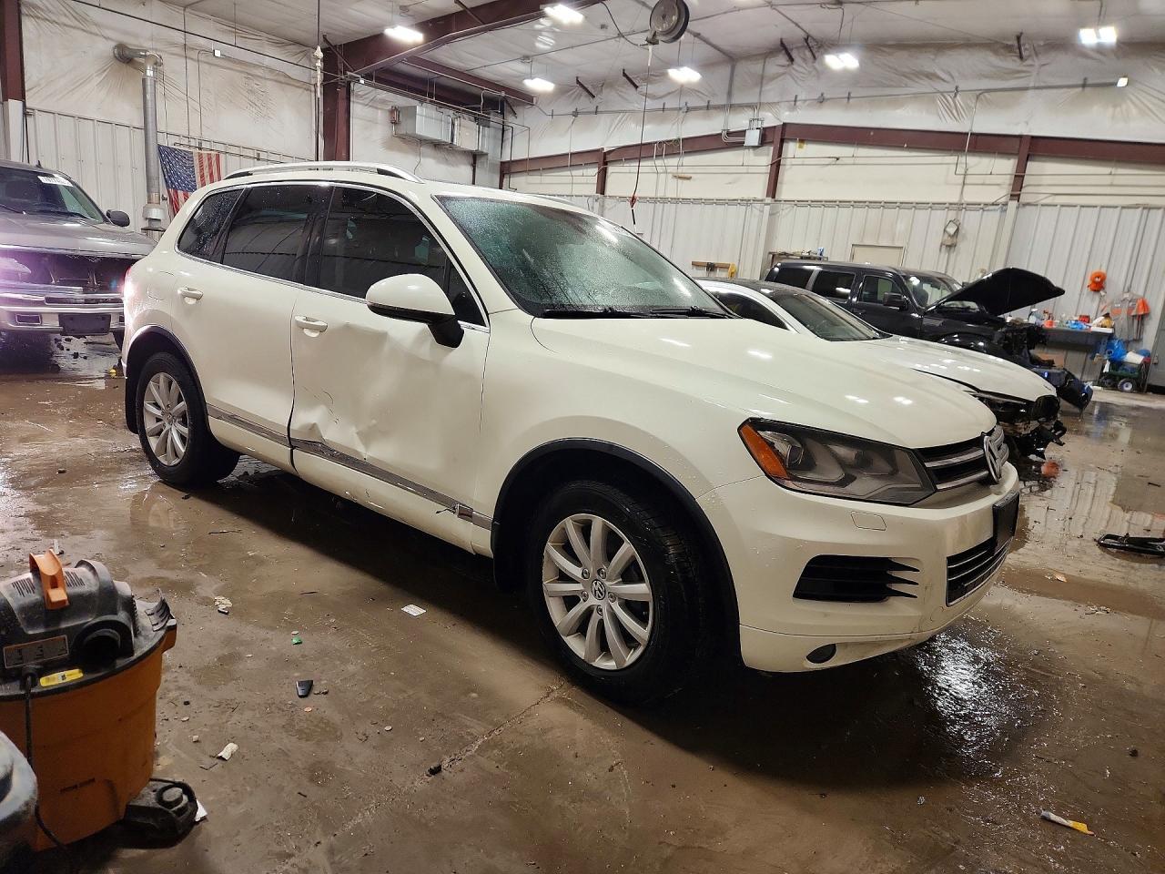 2012 Volkswagen Touareg V6 - Image 4