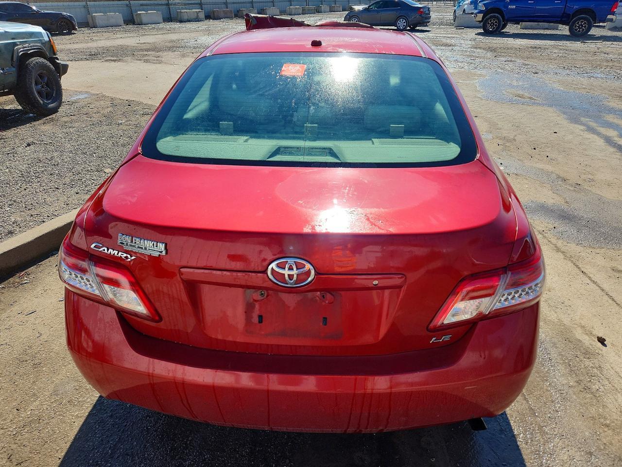 2011 Toyota Camry Le - Image 6