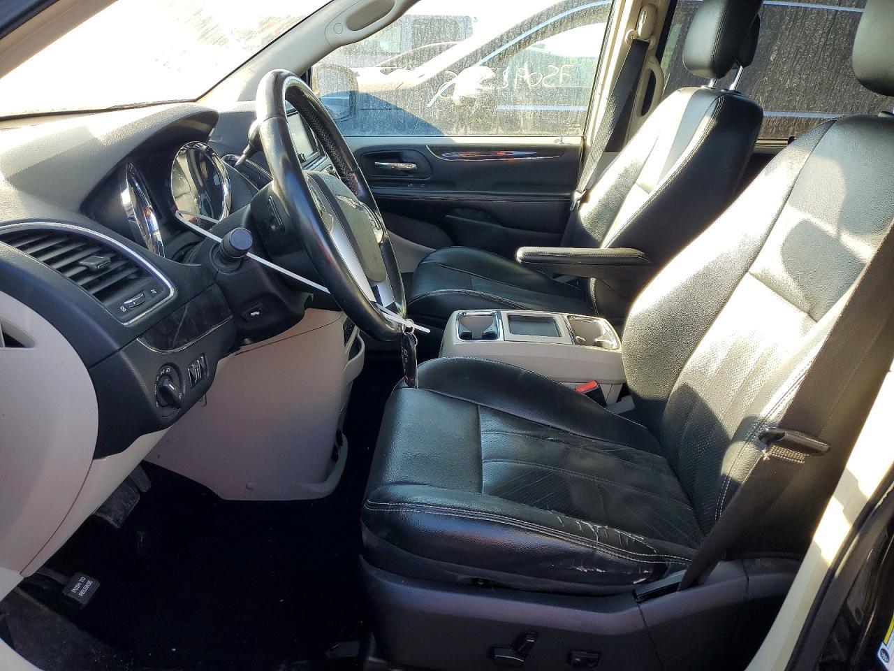 2011 Chrysler Town & Country Touring L - Фото 7