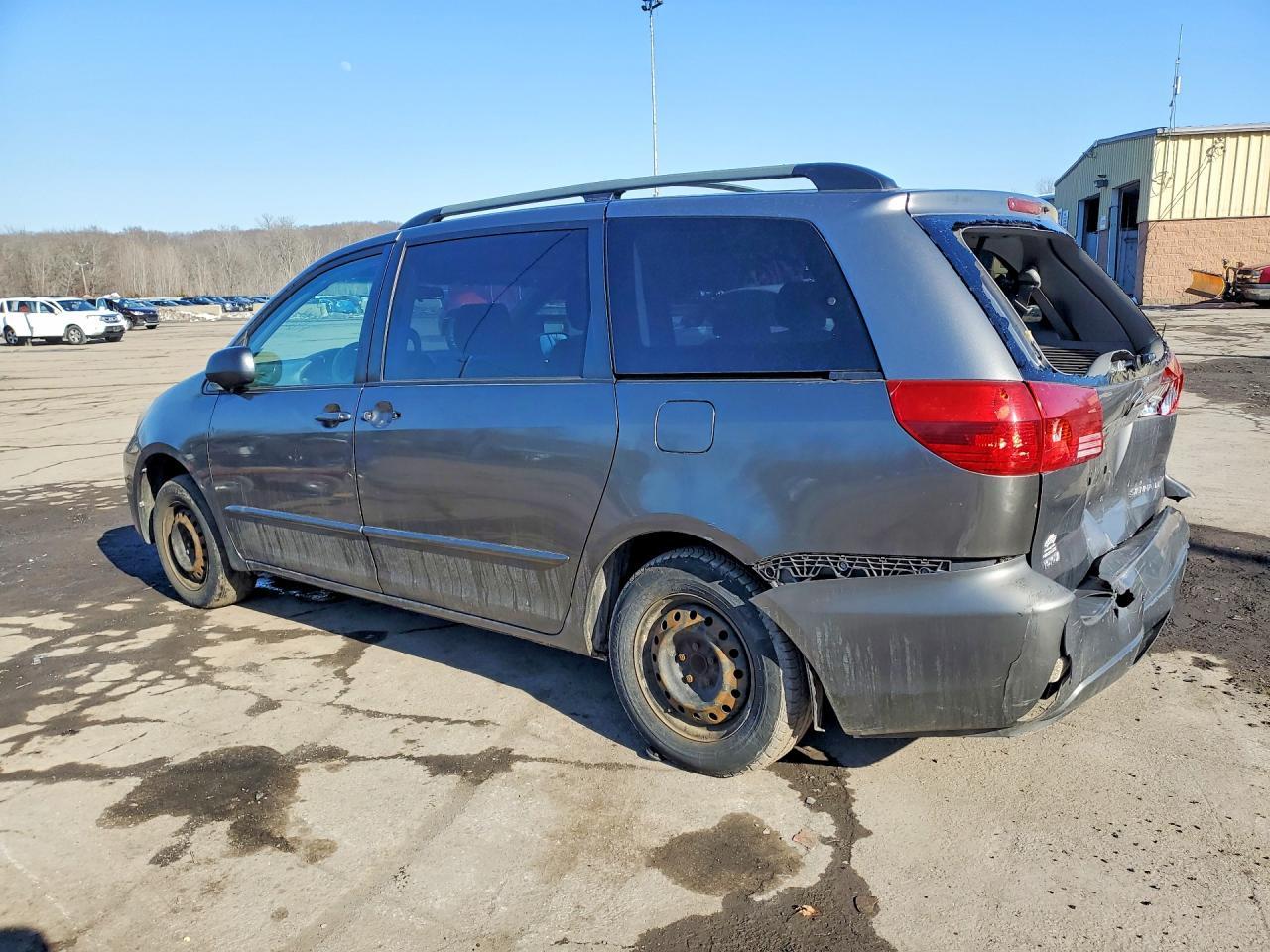 2005 Toyota Sienna Le 8 Passenger - Фото 2
