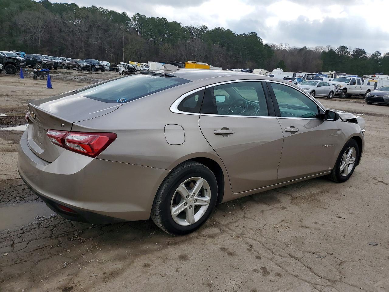 2022 Chevrolet Malibu Lt - Image 3