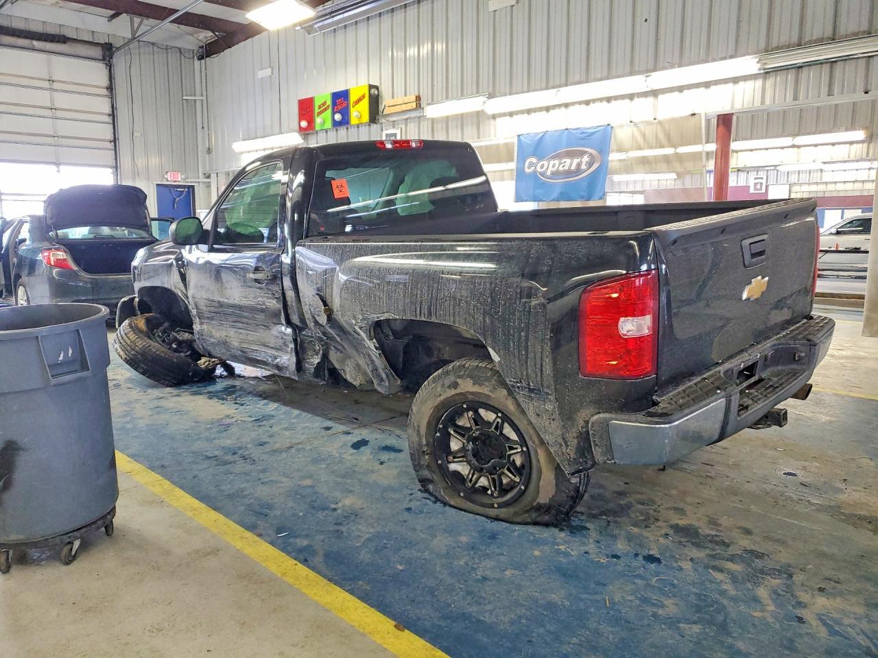 2013 Chevrolet Silverado K1500 - Фото 2