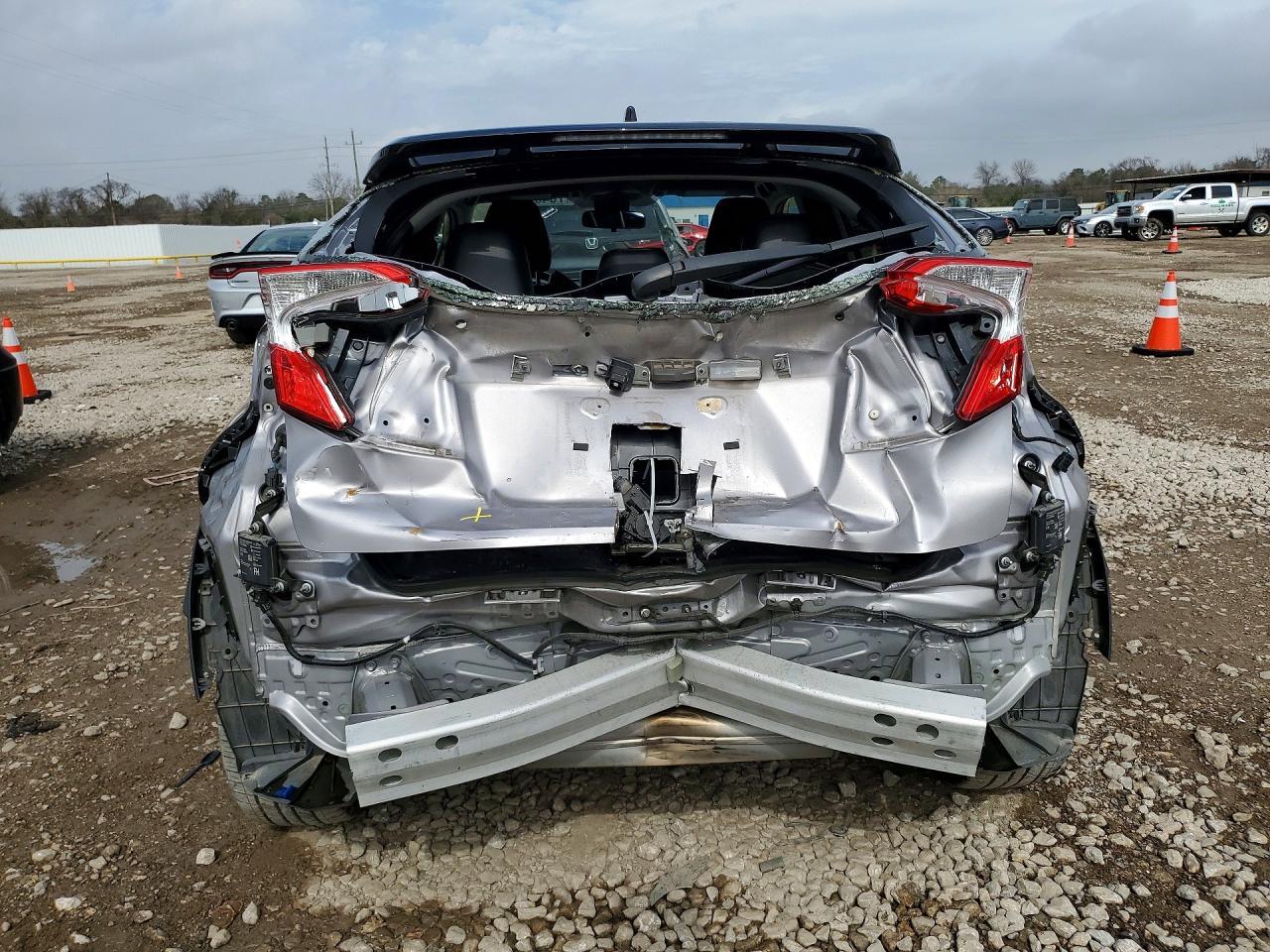2020 Toyota C-Hr Xle - Image 6