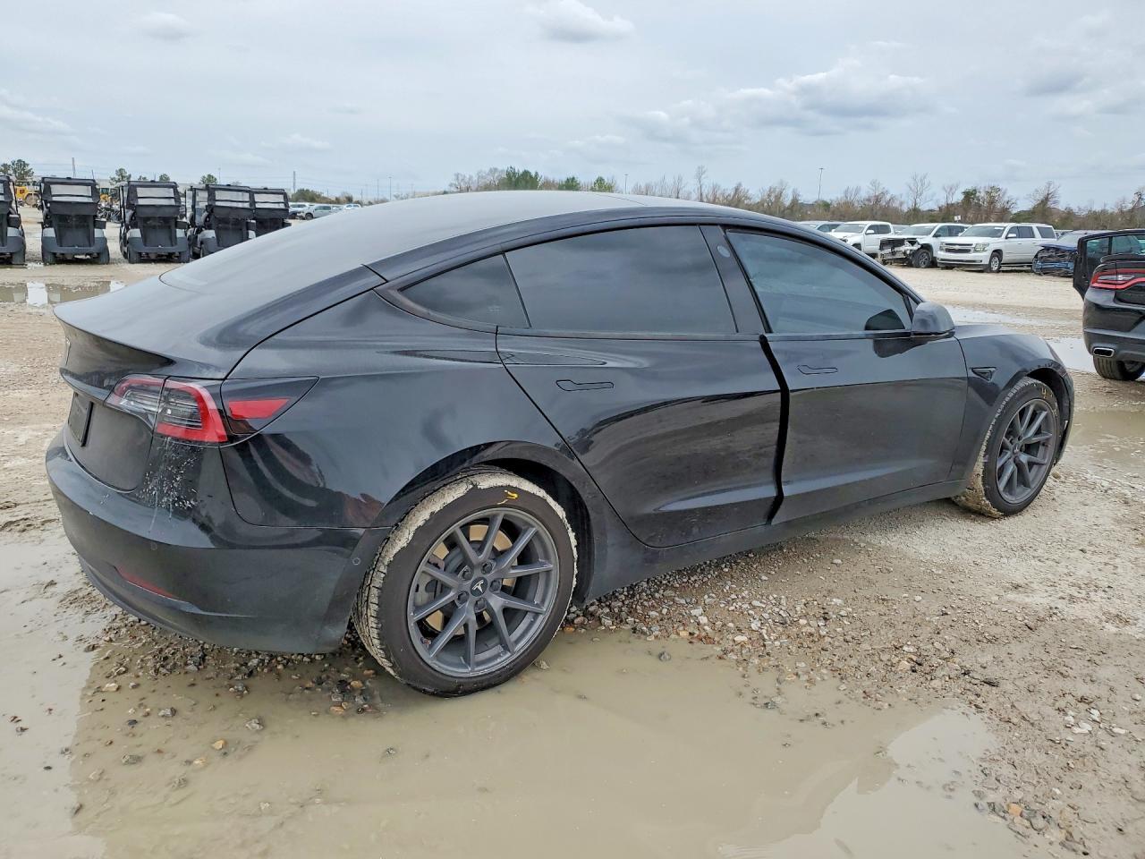 2022 Tesla Model 3 - Image 3