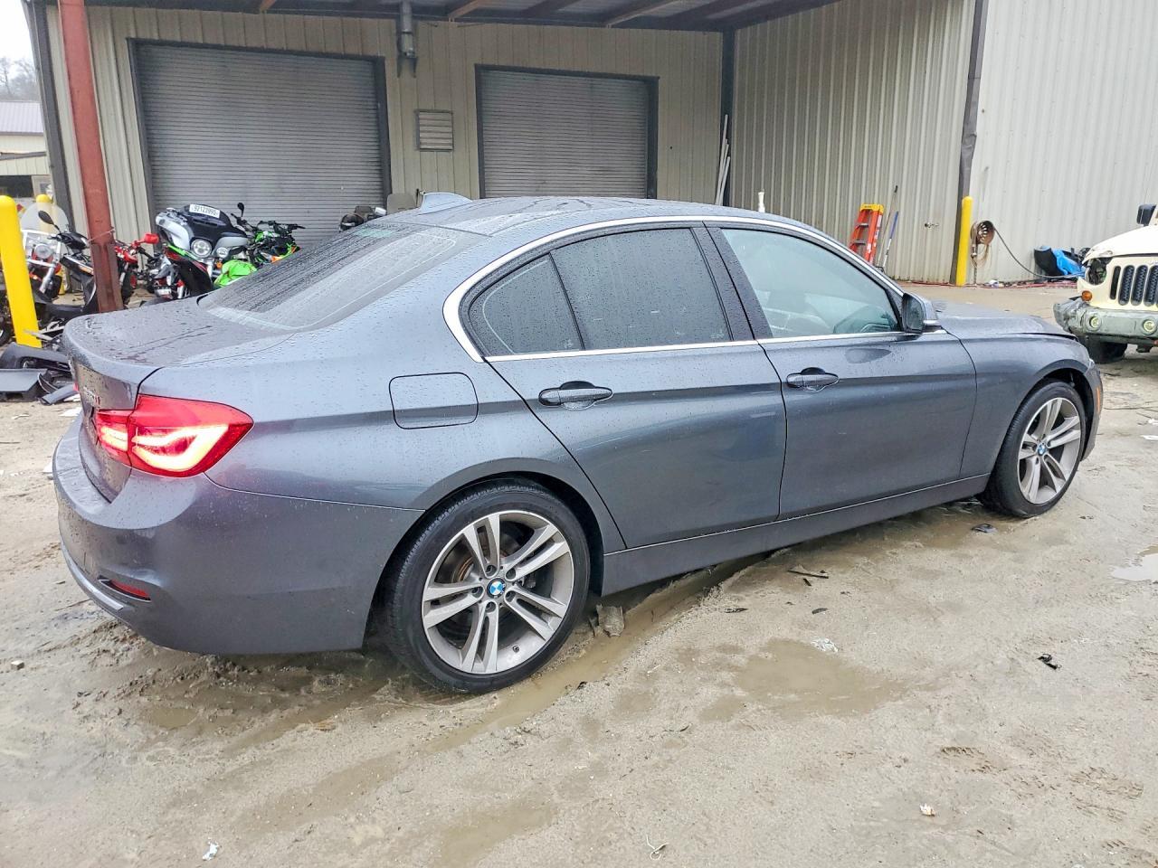 2017 BMW 330 Xi - Фото 3