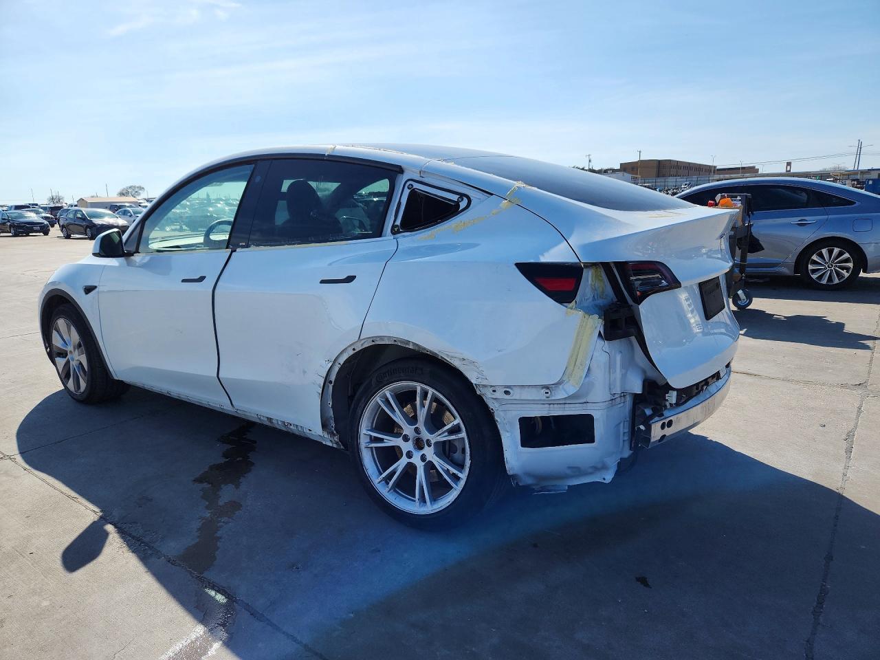 2023 Tesla Model Y - Фото 2