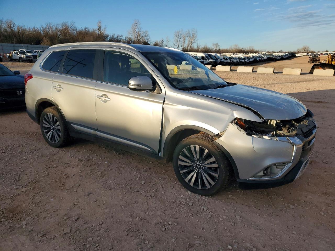 2020 Mitsubishi Outlander - Фото 4