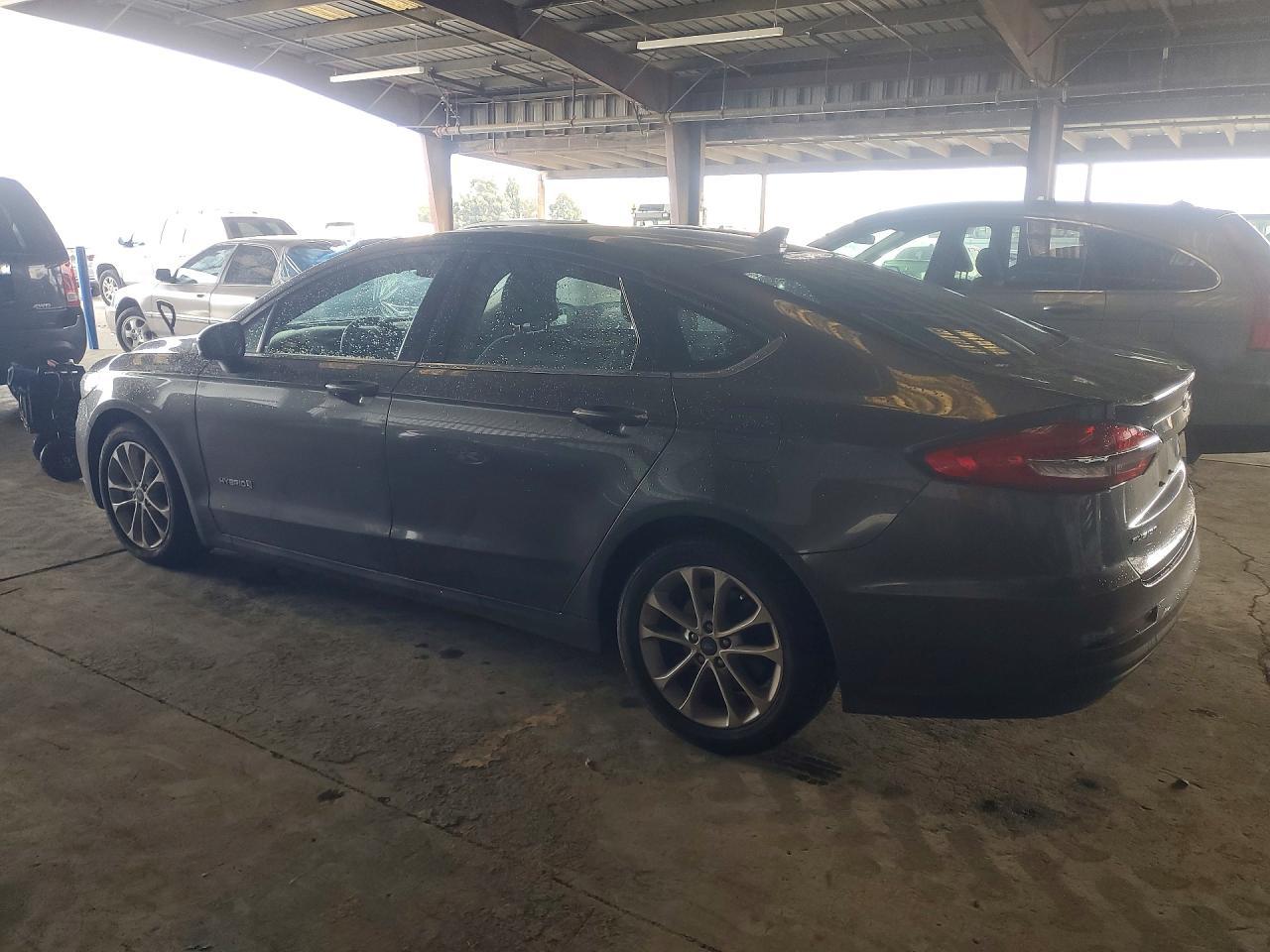 2019 Ford Fusion Se - Image 2