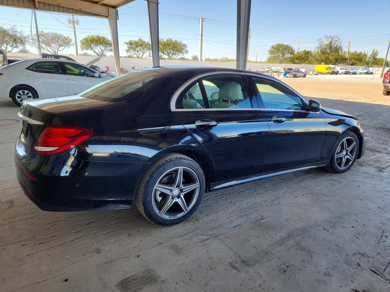 2017 Mercedes-Benz E 300 - Фото 3