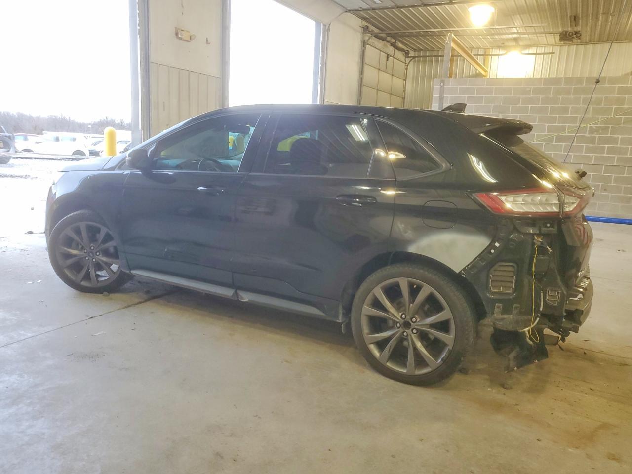 2015 Ford Edge Sport - Image 2