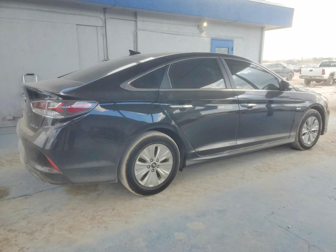 2019 Hyundai Sonata Hybrid - Image 3
