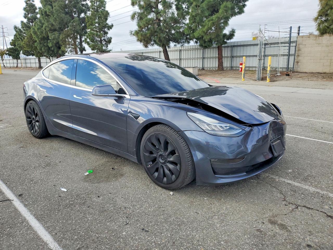 2018 Tesla Model 3 - Фото 4