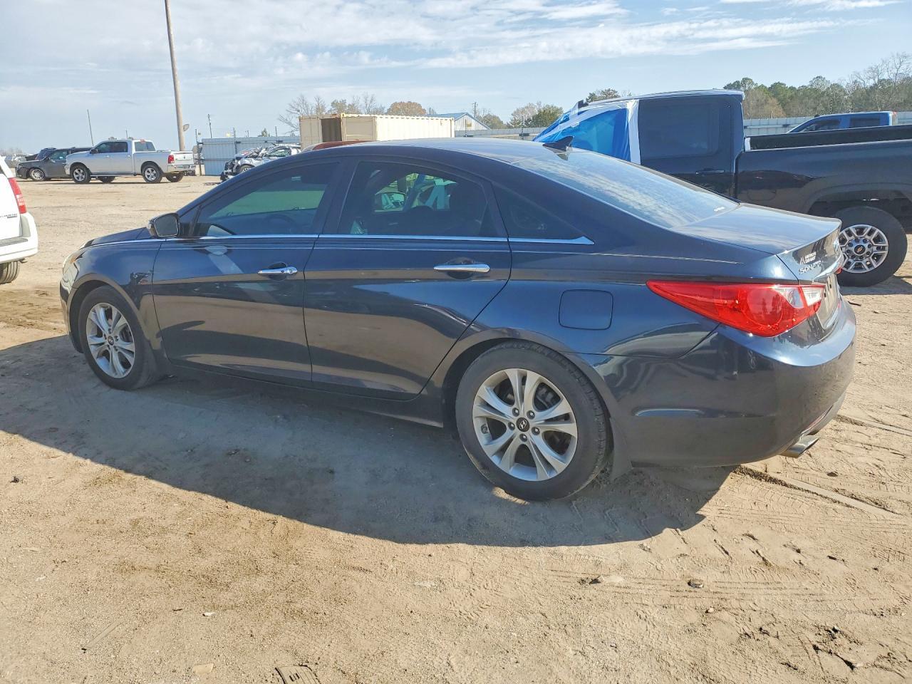 2011 Hyundai Sonata Se - Image 2