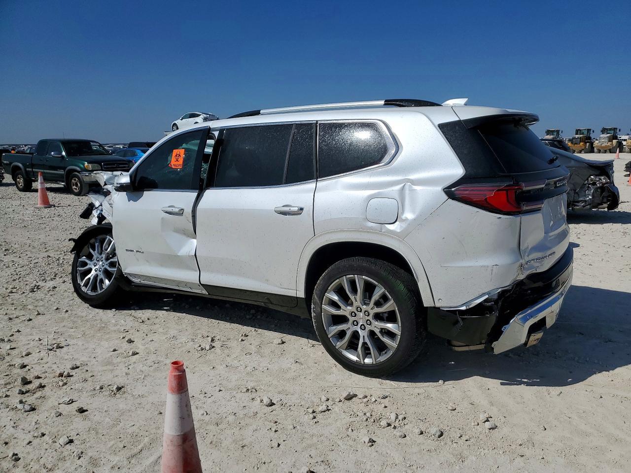 2025 GMC Acadia Denali - Фото 2