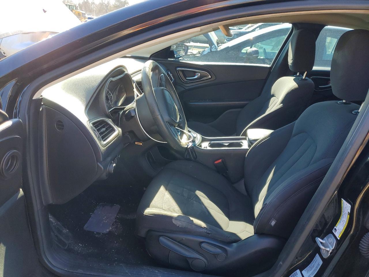 2015 Chrysler 200 Limited - Image 7