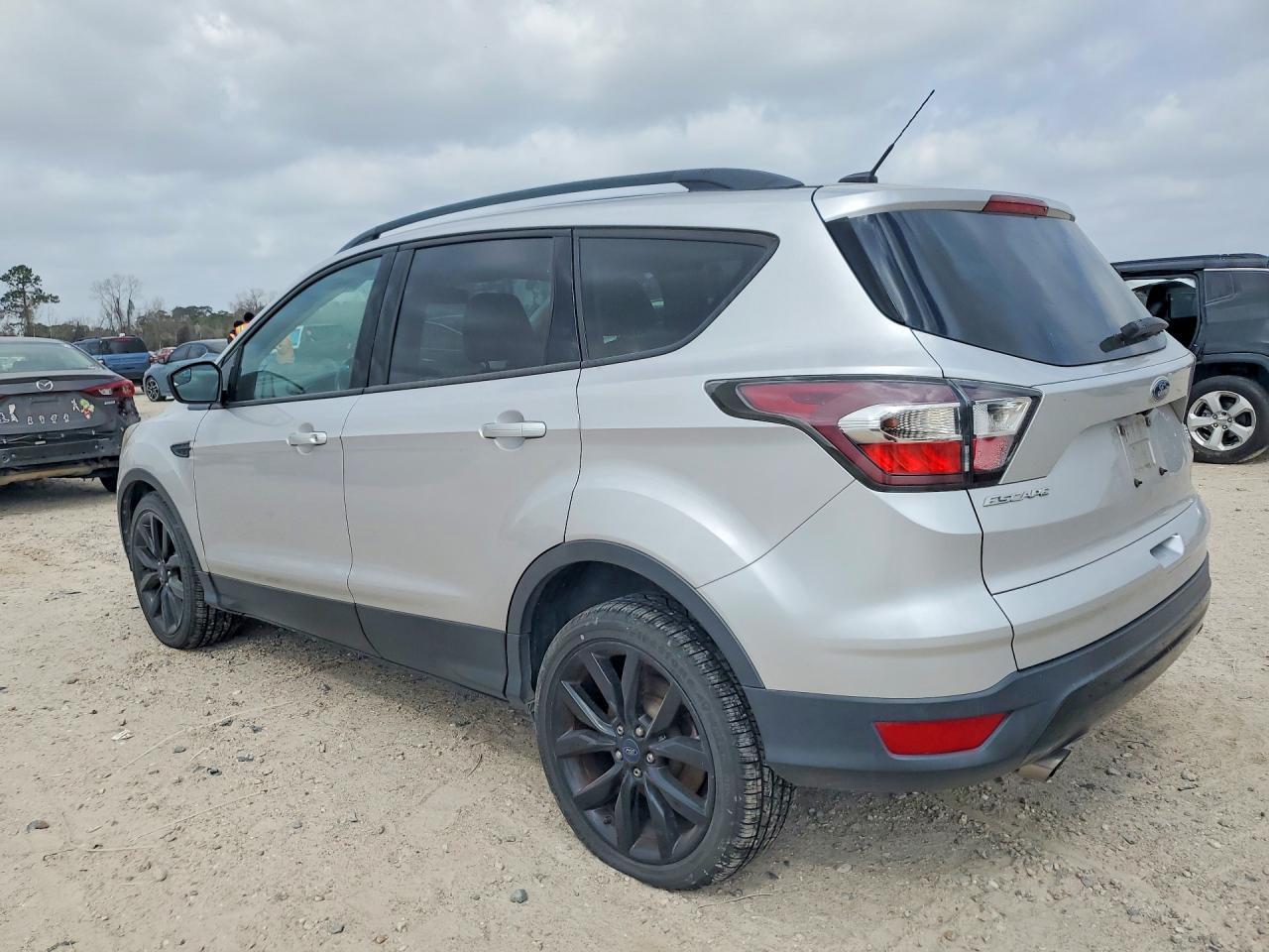 2017 Ford Escape - Фото 2