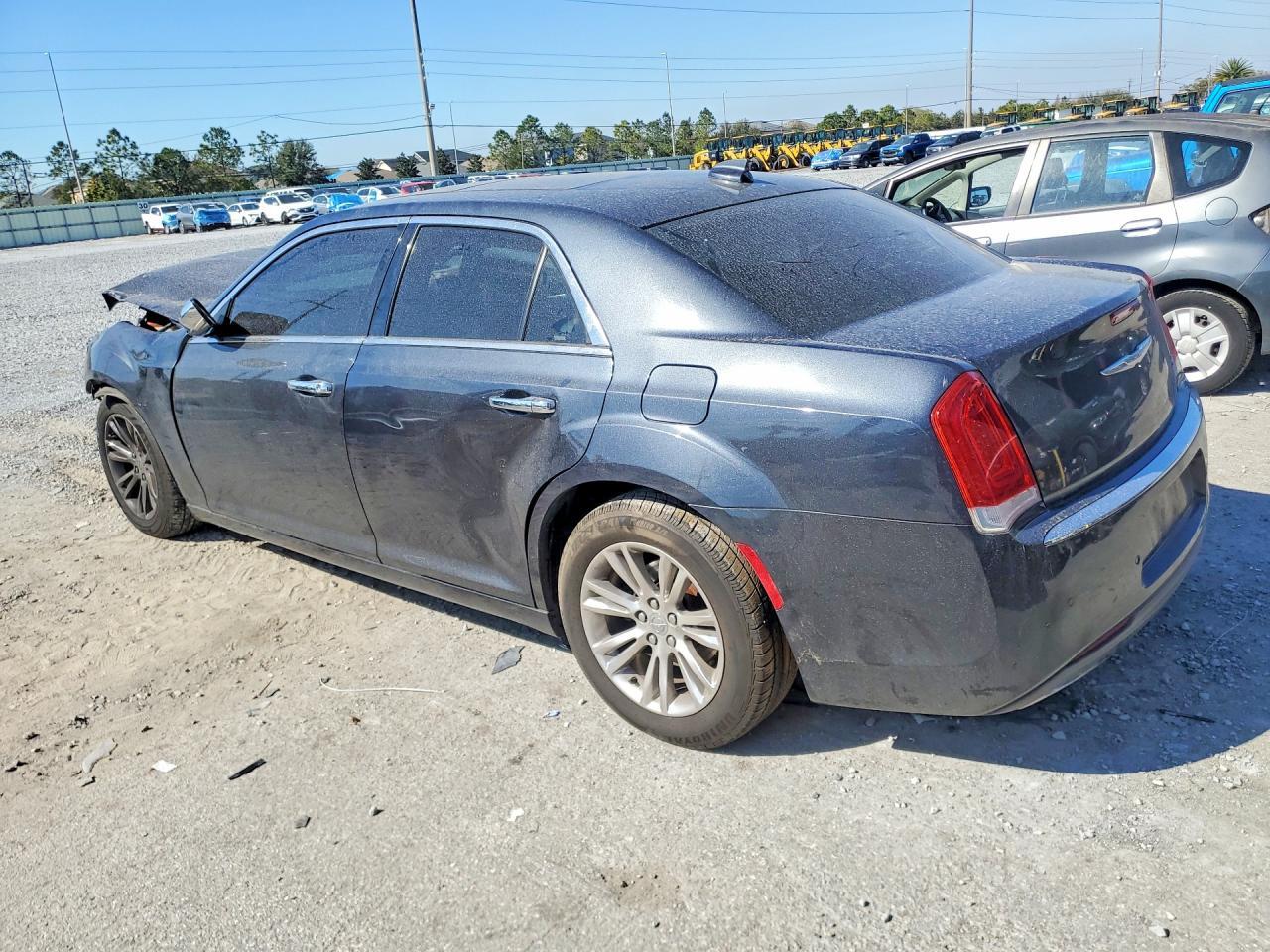 2017 Chrysler 300C - Фото 2