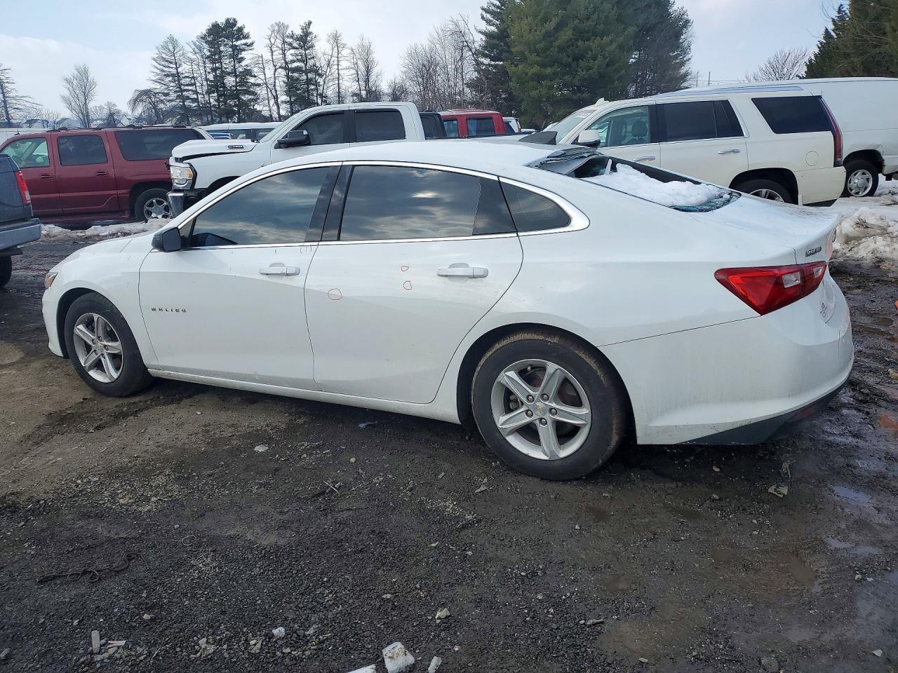 2020 Chevrolet Malibu Ls - Фото 2