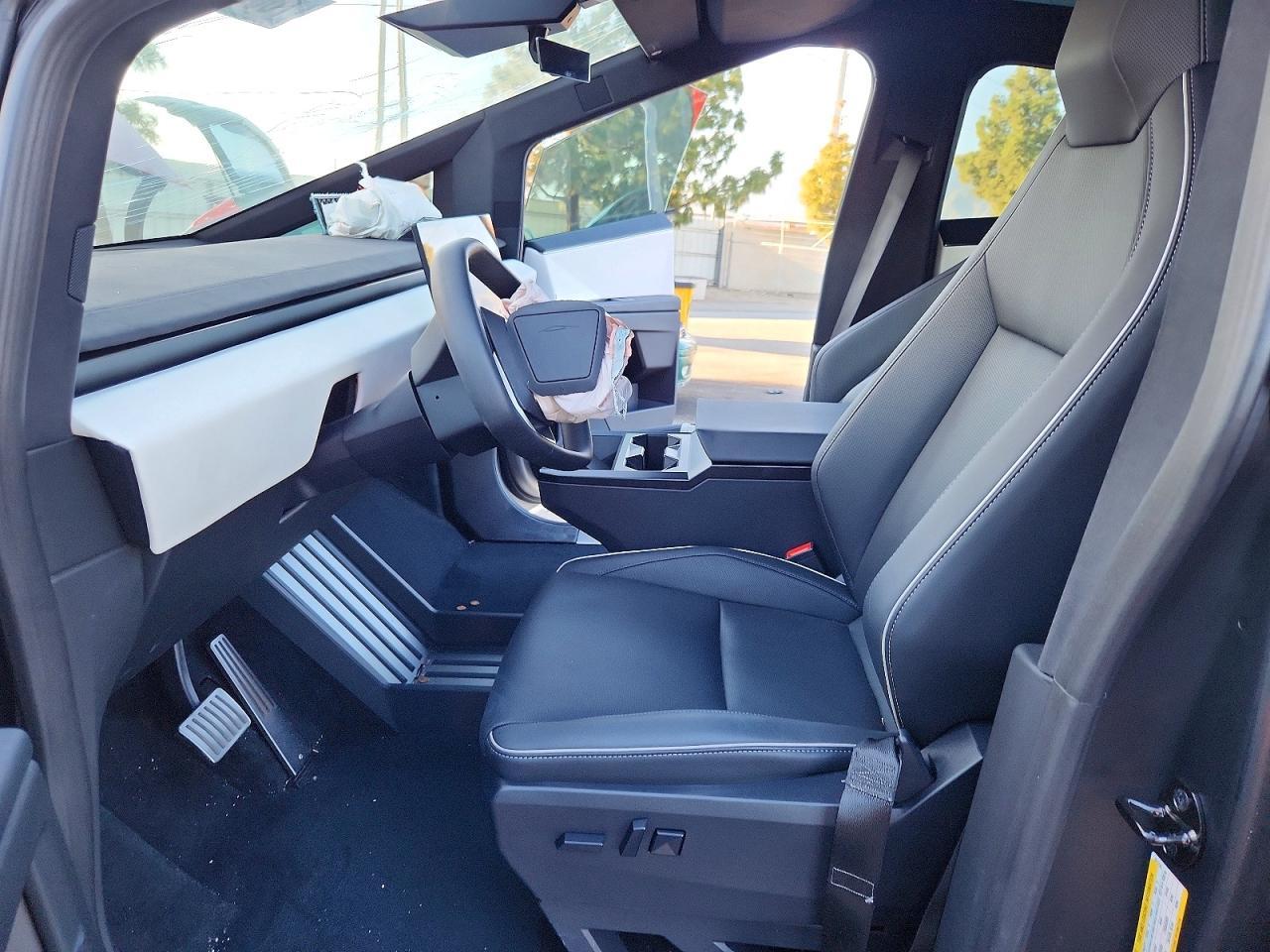 2025 Tesla Cybertruck - Image 7