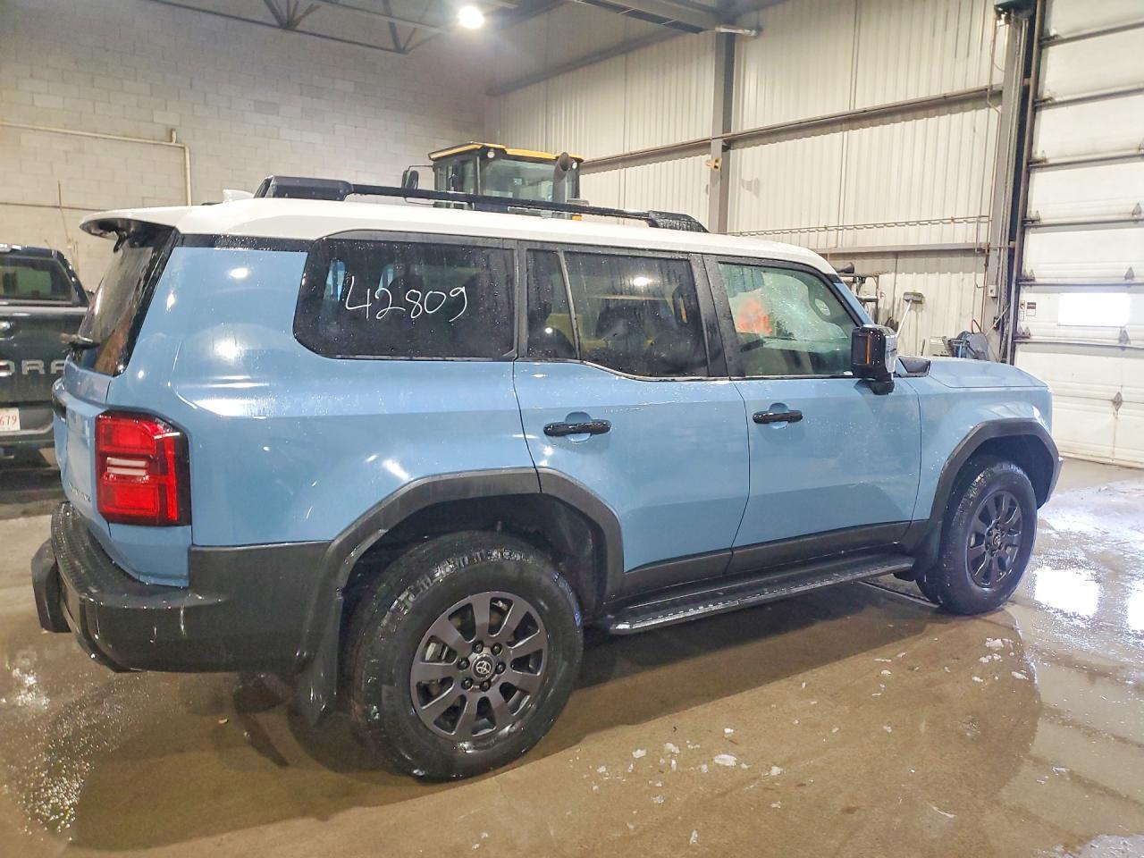 2025 Toyota Land Cruiser Base - Фото 3