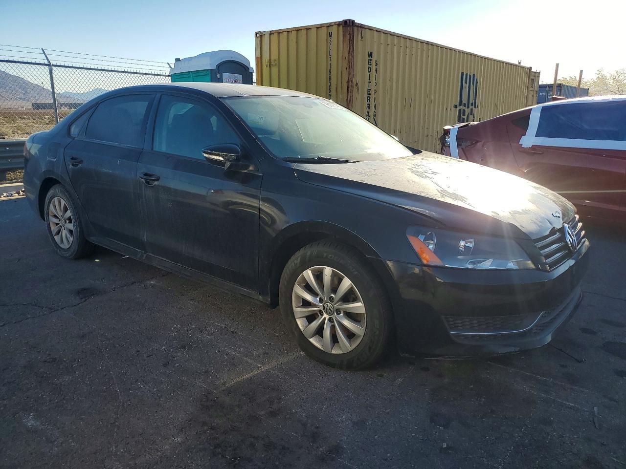 2012 Volkswagen Passat S - Фото 4
