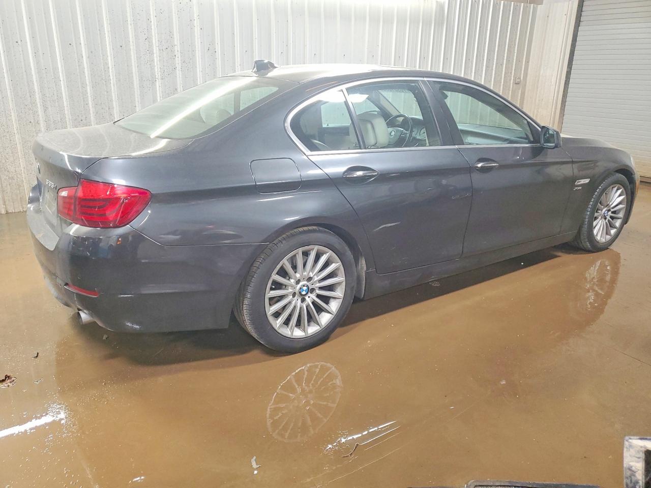 2011 BMW 535 Xi - Image 3