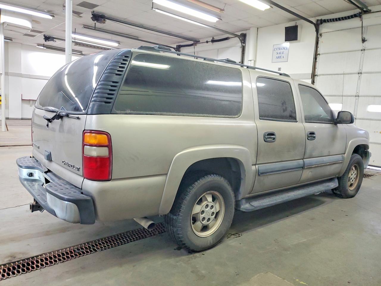 2003 Chevrolet Suburban - Фото 3