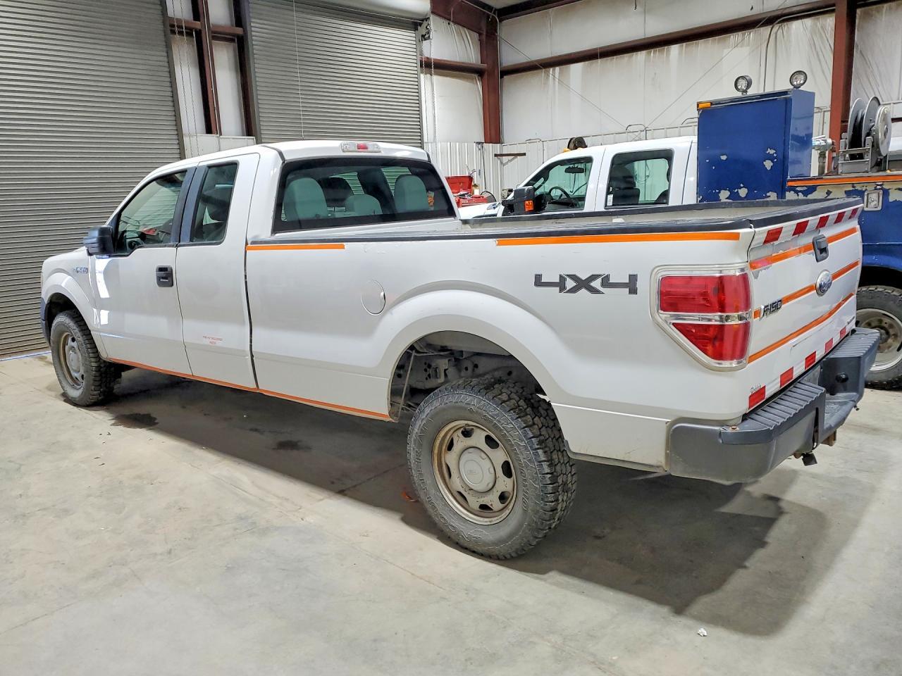 2011 Ford F150 Super Cab - Фото 2