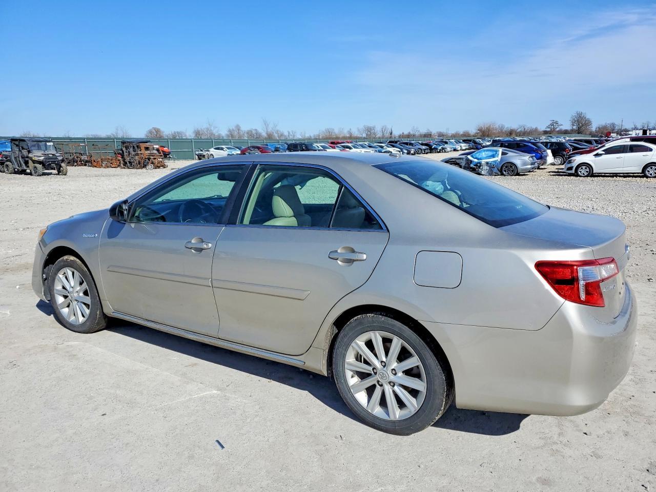 2013 Toyota Camry Hybrid - Фото 2