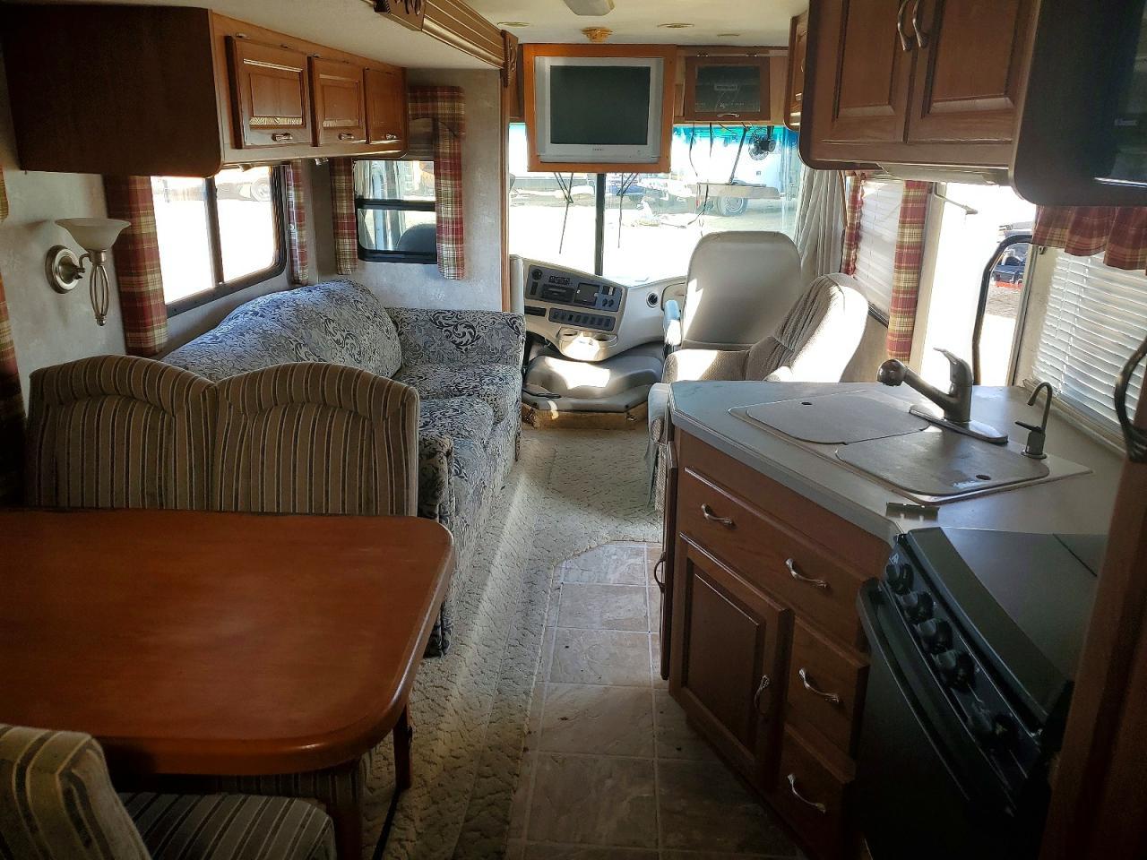 2004 Ford F550 Super Duty Rv - Image 5