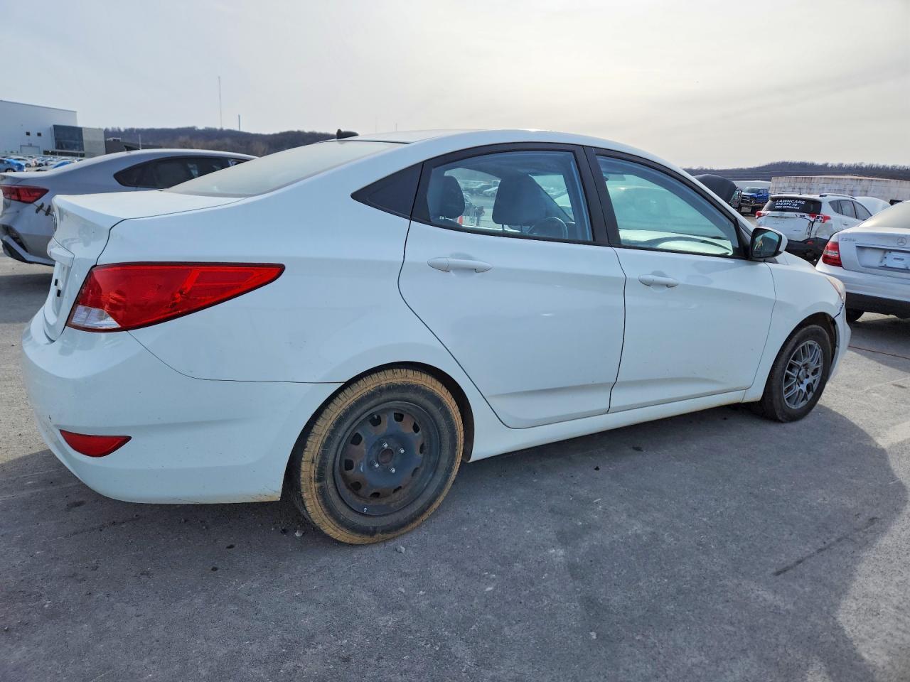 2016 Hyundai Accent Se - Фото 3