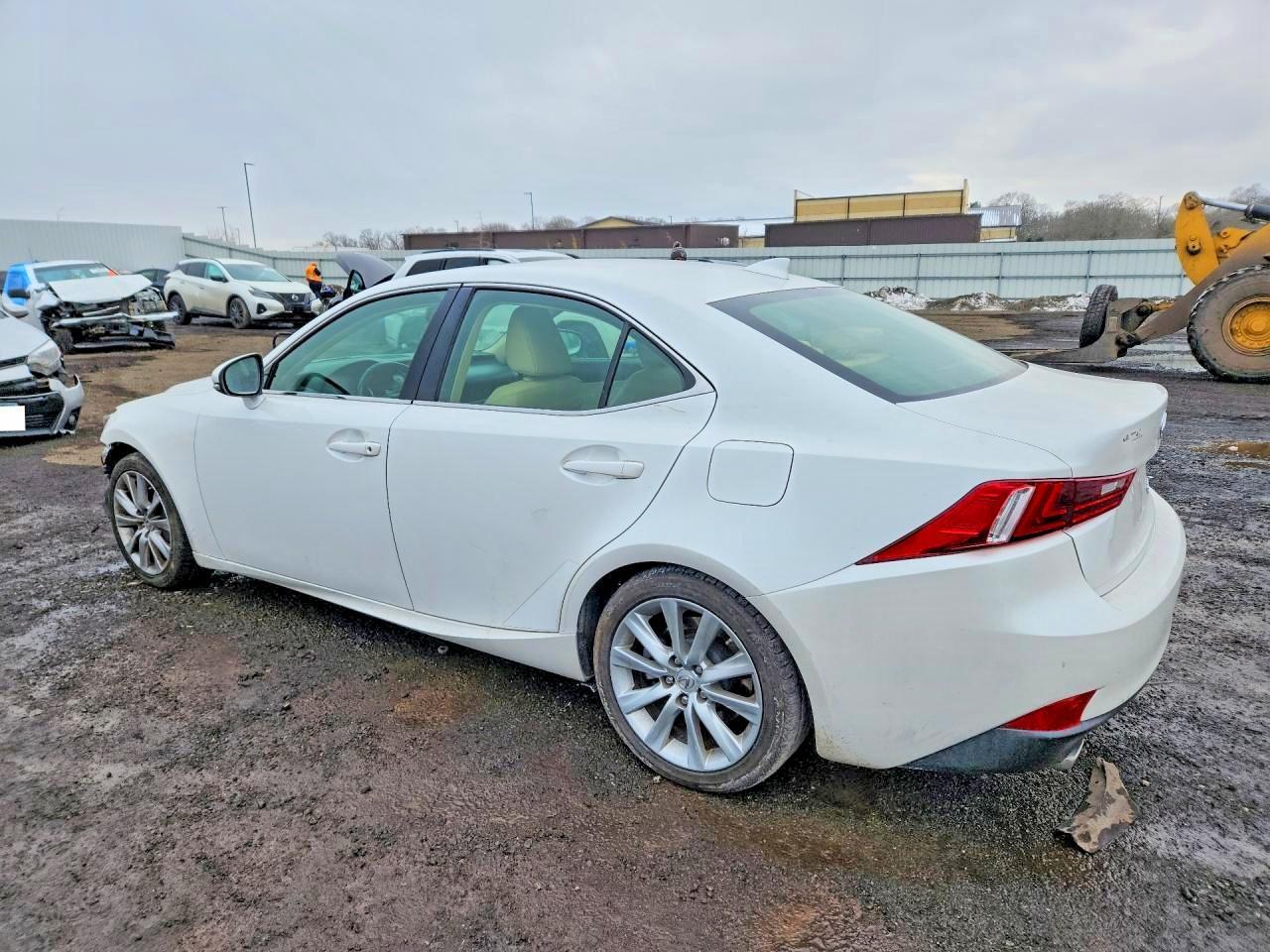 2016 Lexus Is 200T - Фото 2