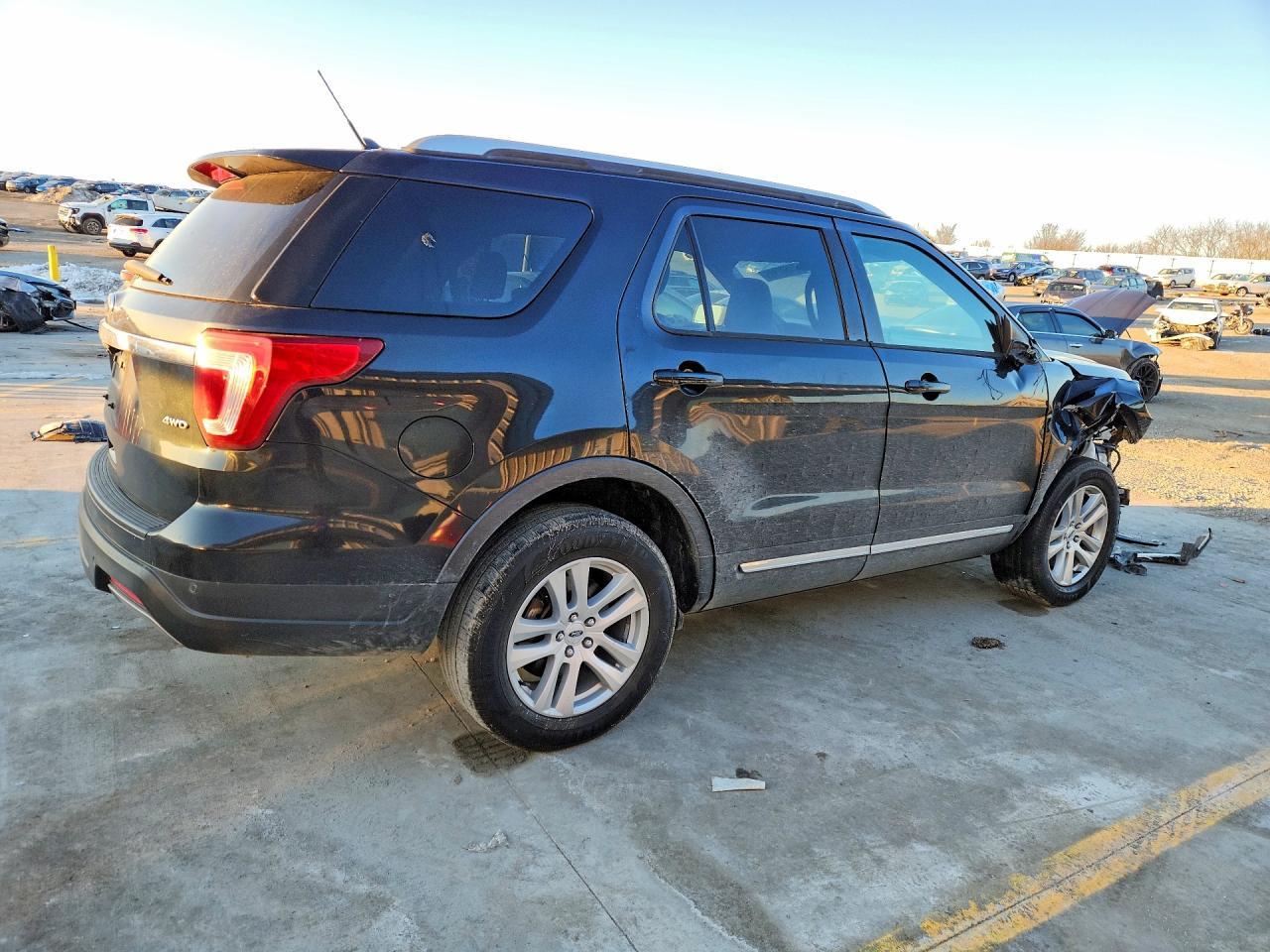 2019 Ford Explorer Xlt - Фото 3