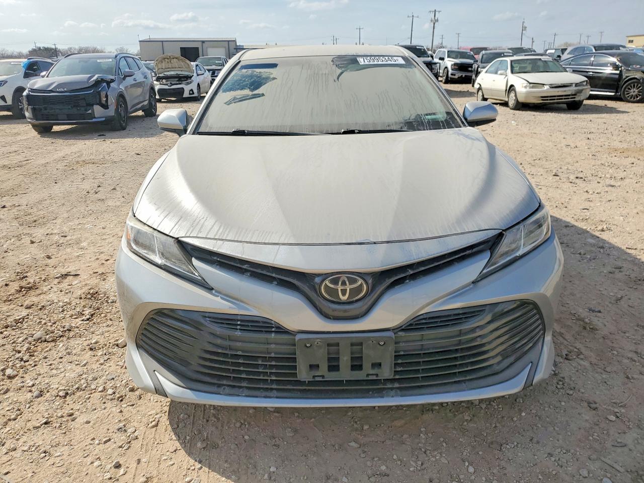 2020 Toyota Camry Le - Фото 5