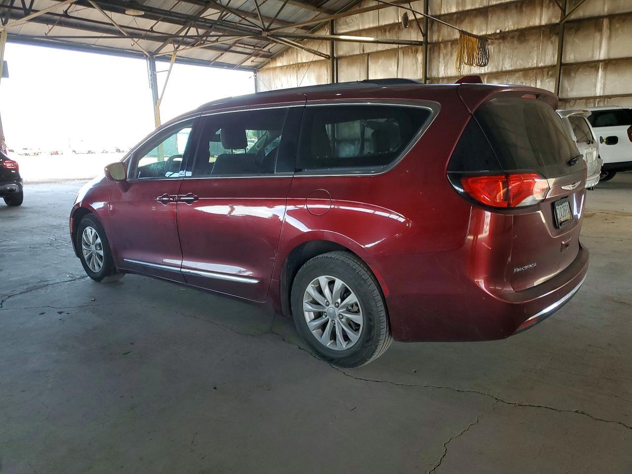 2017 Chrysler Pacifica Touring L - Image 2