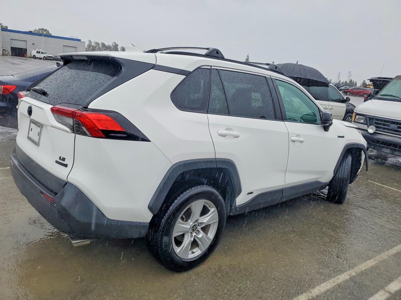 2021 Toyota Rav4 Le - Фото 3