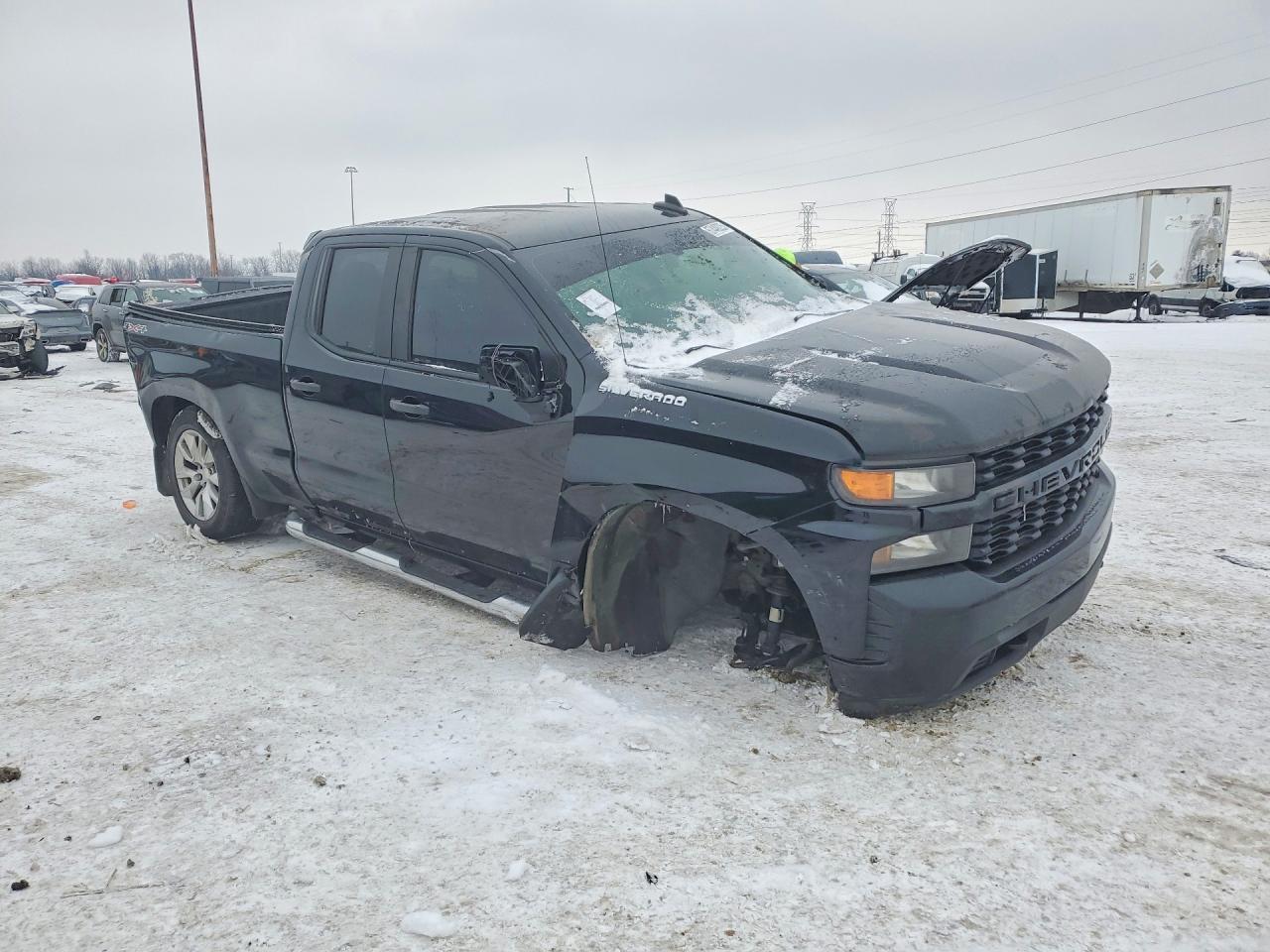 2021 Chevrolet Silverado K1500 Custom - Фото 4