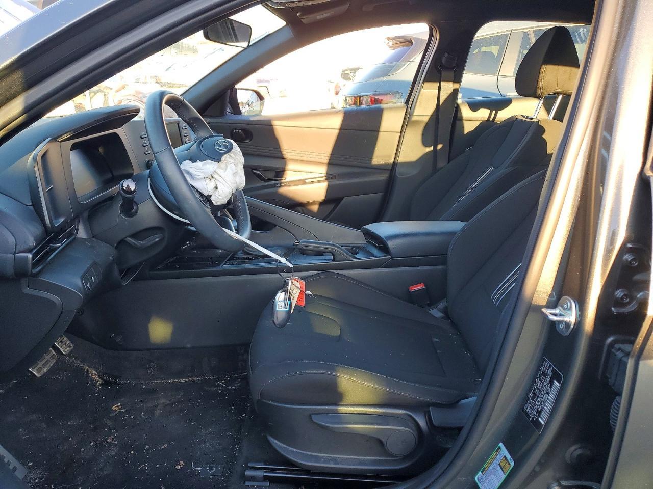 2025 Hyundai Elantra Sel Sport - Image 7