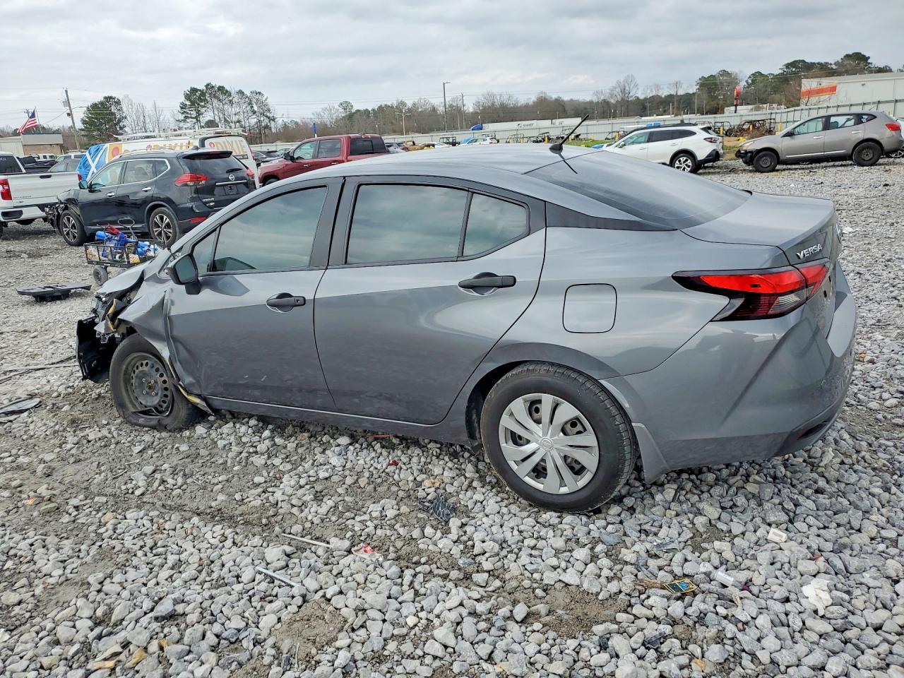 2020 Nissan Versa S - Фото 2