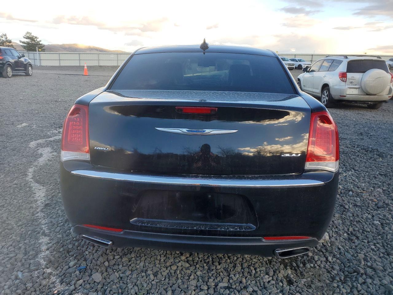 2018 Chrysler 300 Limited - Фото 6