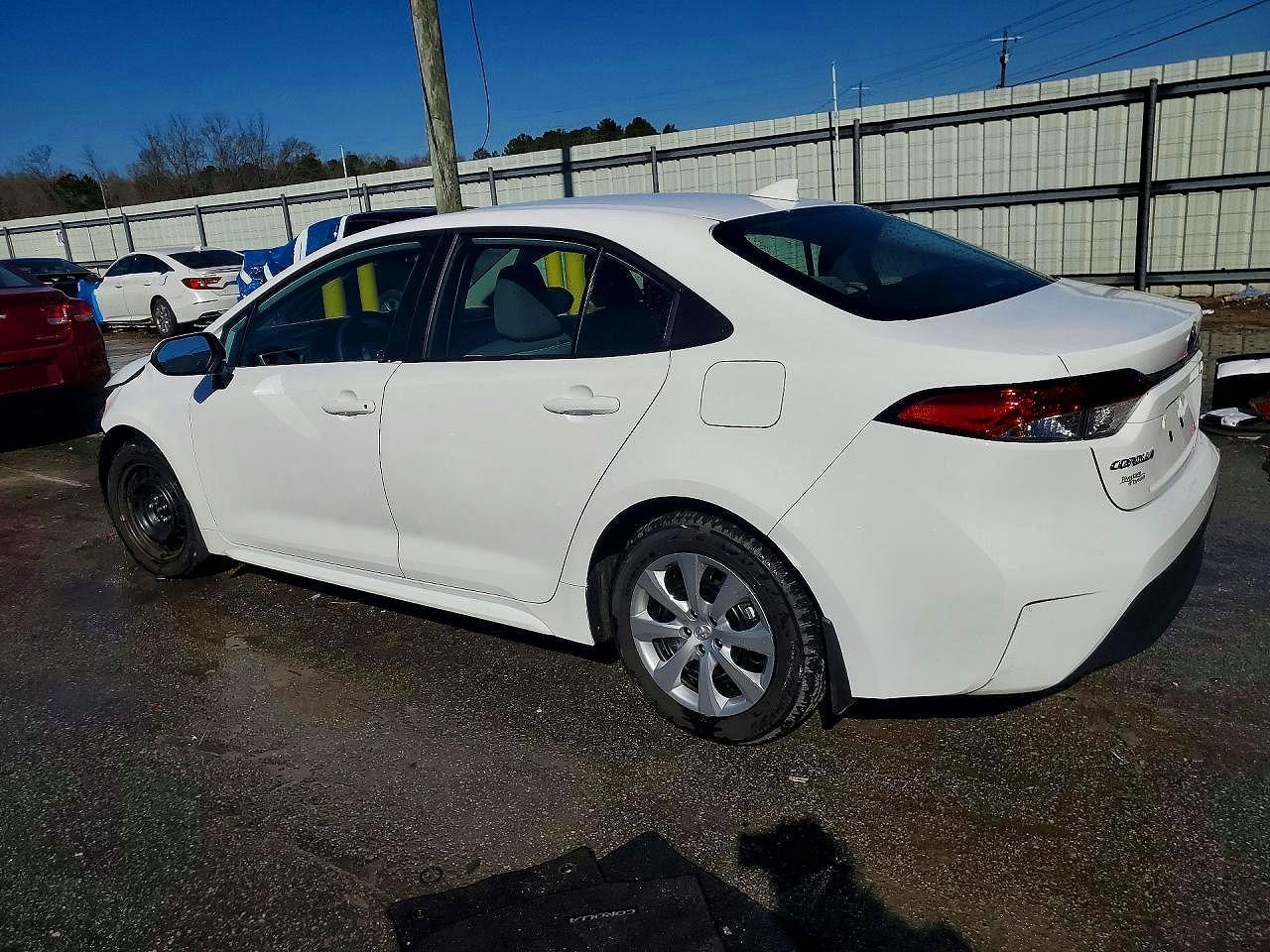 2025 Toyota Corolla Le - Фото 2